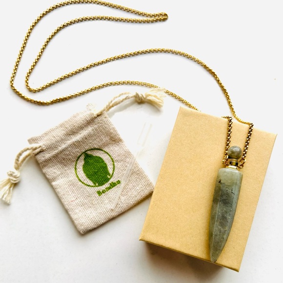 NIB Labradorite Perfume Amulet Pendant Necklace - Picture 9 of 15